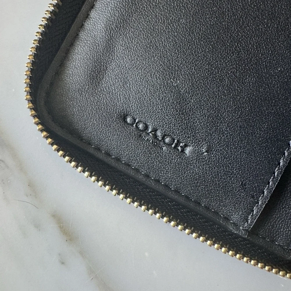 COACH Medium ID Zip Wallet Black Pebble Leather w Gold Hardware